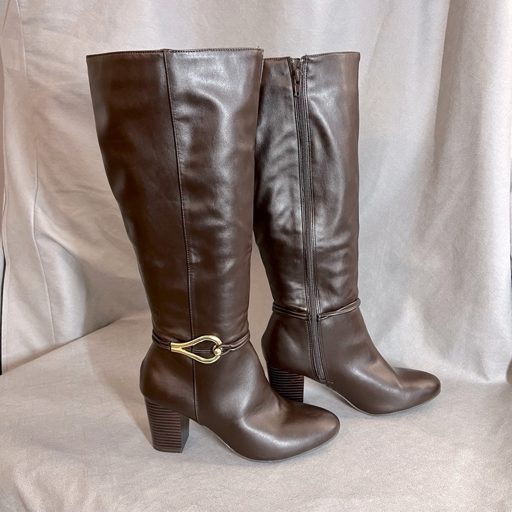 NWOT Brown Knee High Boots with Heel sz 7.5